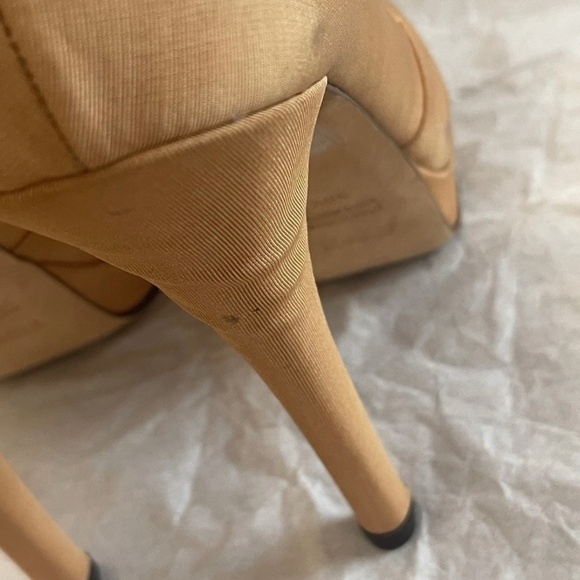 NEW W/ Imperfections FENDI  Bow Peep Toe Platform Heels Pumps 38.5 MSRP $495 - Picture 8 of 12